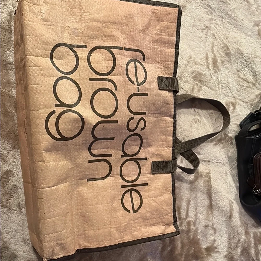 Bloomingdale's Brown Tote Bag with Sturdy Design - Picture 5 of 6